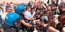 Sciopero per Gaza: tensione tra manifestanti e polizia a Catania