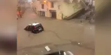 Violento nubifragio a Ischia: strade come torrenti e auto trascinate dall’acqua