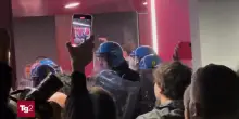 Resistenza, lesioni e danneggiamenti: 5 arresti e 3 denunce per gli scontri a Milano