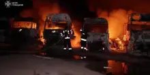 Fuoco su Odessa dopo il bombardamento notturno russo: video