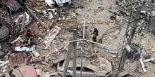 Kiev come dopo un terremoto: auto distrutte macerie ovunque dopo l'attacco aereo russo