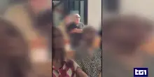 Il video dell'uomo arrestato per aver consegnato un proiettile a don Patriciello