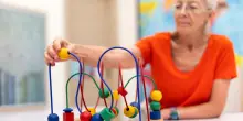 Alzheimer, ecco perché bisogna studiare gli ormoni femminili