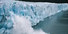 Un mare sempre più blu: effetto della perdita dei ghiacciai