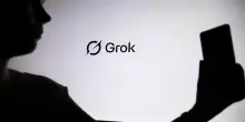 L’IA di Musk è ossessionata da una teoria sul “genocidio bianco” in Sudafrica