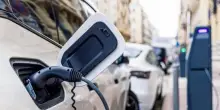 L’incerto cammino dello stop alle auto a benzina in Europa