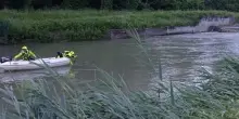 Udine, si getta nel torrente Cormôr per salvare il cane e scompare nel nulla. L’animale sopravvive