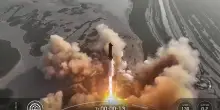 Starship, fallito il nono test: il razzo di Musk esplode a 60 km dalla Terra