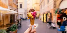 Dalla stracciatella inversa al gusto Prosecco, per i gelati dell’estate 2025 vince la fantasia