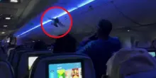 Due piccioni a bordo di un aereo della Delta Airlines, confusione fra passeggeri e aereo in ritardo