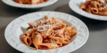 Nei ristoranti Grana padano al posto del Parmigiano reggiano, e fioccano le multe