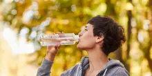 Quanta acqua bere ogni giorno? Consigli per adulti, bambini e anziani