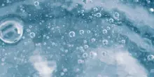 Fake news sul cibo, "L'acqua gassata fa ingrassare?": la risposta dell'esperto