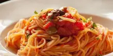Dalla pasta dei cornuti ai cazzilli, all’origine dei piatti “sconci” della tradizione italiana