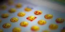 Usi faccine e cuoricini nei messaggi? Gli emoticon rendono più facili le relazioni