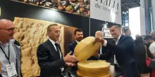Dazi, il Parmigiano Reggiano ribalta la situazione: “Investiamo negli Usa”