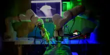 Primo intervento chirurgico fatto da un robot senza aiuto umano