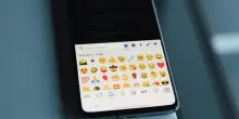 Giornata mondiale delle emoji: una festa globale tra faccine, record e nuove icone digitali