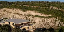 La cantina nella roccia: a Bolgheri la nuova sfida di Bulgheroni