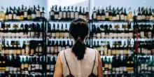 Vino sotto attacco? I produttori lanciano un appello a Lollobrigida: ci protegga dai no-alcol