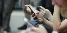 Il 40% degli adolescenti riduce l’uso dello Smartphone. Un insegnamento per gli adulti