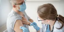 Ecco le cinque vaccinazioni raccomandate ai pazienti oncologici