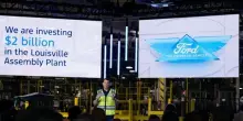 Ford lancia l’auto elettrica universale per battere la Cina: “Come una Model T”