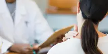 Sclerosi multipla: perché le donne ricevono meno farmaci degli uomini?