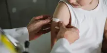 Kennedy chiede alla rivista di ritirare uno studio pro vaccini. Ma Annals rifiuta
