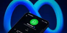 Addio Catene di Sant’Antonio, WhatsApp testa una funzione per frenare le fake news con Meta AI