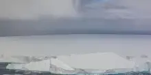 L’iceberg più grande del mondo si sta disintegrando