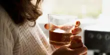 Alcol, un rischio per la salute delle donne: 3200 nuovi casi di cancro l’anno