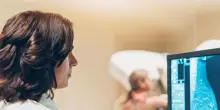 Mammografia più Intelligenza Artificiale: il test “due in uno” dirà il rischio d’infarto
