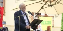 Carlo Petrini: "Il batterio dei formaggi a latte crudo aggredisce anche carne e pesce crudi"