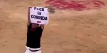 “F*ck la corrida”: l’infleuncer Jeremstar irrompe nell’arena a Nîmes e viene arrestato