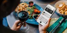 Al ristorante senza telefono, sì o no? Vota il sondaggio