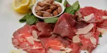 Olive taggiasche liguri e carne salada del Trentino entrano nel registro europeo delle Igp