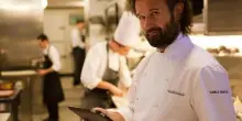 Buon compleanno Carlo Cracco: i 60 anni dell’enfant prodige diventato Maestro