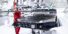 Come è fatta la nuova Ferrari elettrica? Alluminio riciclato e un rombo tutto da scoprire