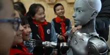 La Cina sta creando una società dove robot e umani convivono