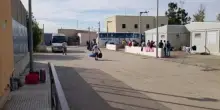 Migrante muore nel Cpr di Restinco, disposta autopsia. “Nascosto durante visita di parlamentare pd”