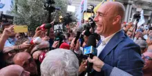 Taranto, si dimette il sindaco Piero Bitetti contestato sull’ex Ilva: “Inagibilità politica”