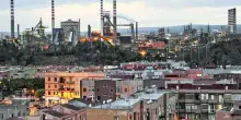 Taranto: il fantasma dell’ex Ilva, la rabbia degli ambientalisti e il forfait del sindaco Bitetti