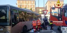 Travolto dal bus in monopattino, lo strazio dei familiari: “Era il suo primo giorno di lavoro”
