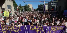 Il Pride di Bologna, sfilano in migliaia: “Da Gaza a Budapest, coi popoli in rivolta”