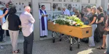 "Alessandro portava luce, ispiratevi a lui”. I funerali di Coatti, il biologo ucciso in Colombia