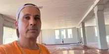 Imprenditore si accascia e muore nel cantiere al sole. Ira dei sindacati: “Tragedia annunciata”