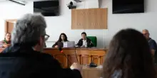 Chiara Petrolini chiede e ottiene una nuova perizia psichiatrica. La carezza del padre