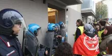 Sfratto in via Michelino, Plat: “Porta devastata e muro buttato giù con una mazza di ferro”