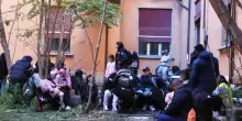 Bologna, dopo lo sfratto occupato uno stabile in centro. "Siamo in 142”. L’Asp sporge denuncia
